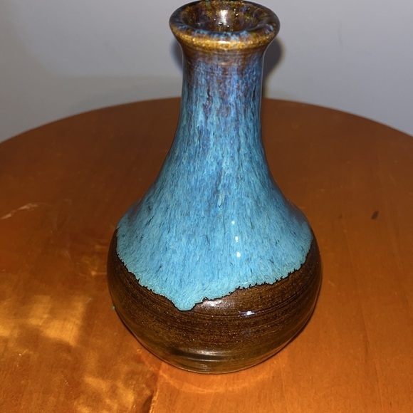 studio pottery bud vase, likely handmade - Picture 3 of 4